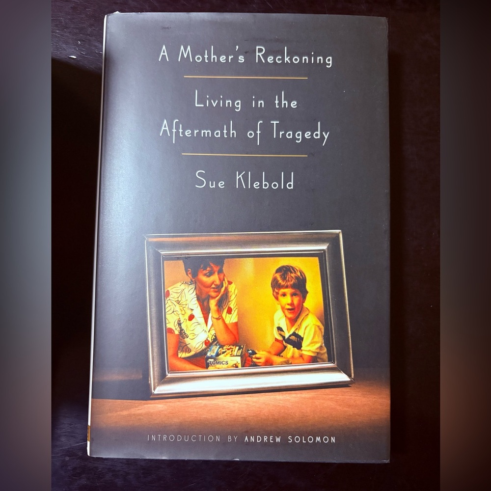 A Mother's Reckoning by Sue Klebold - Black and Gold Cover